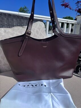 New W Tags! Beautiful Coach Gramercy Tote in Maple.